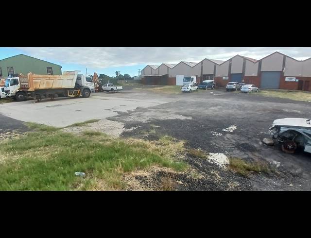 1,939M² WAREHOUSE FOR SALE IN TLHABANE
